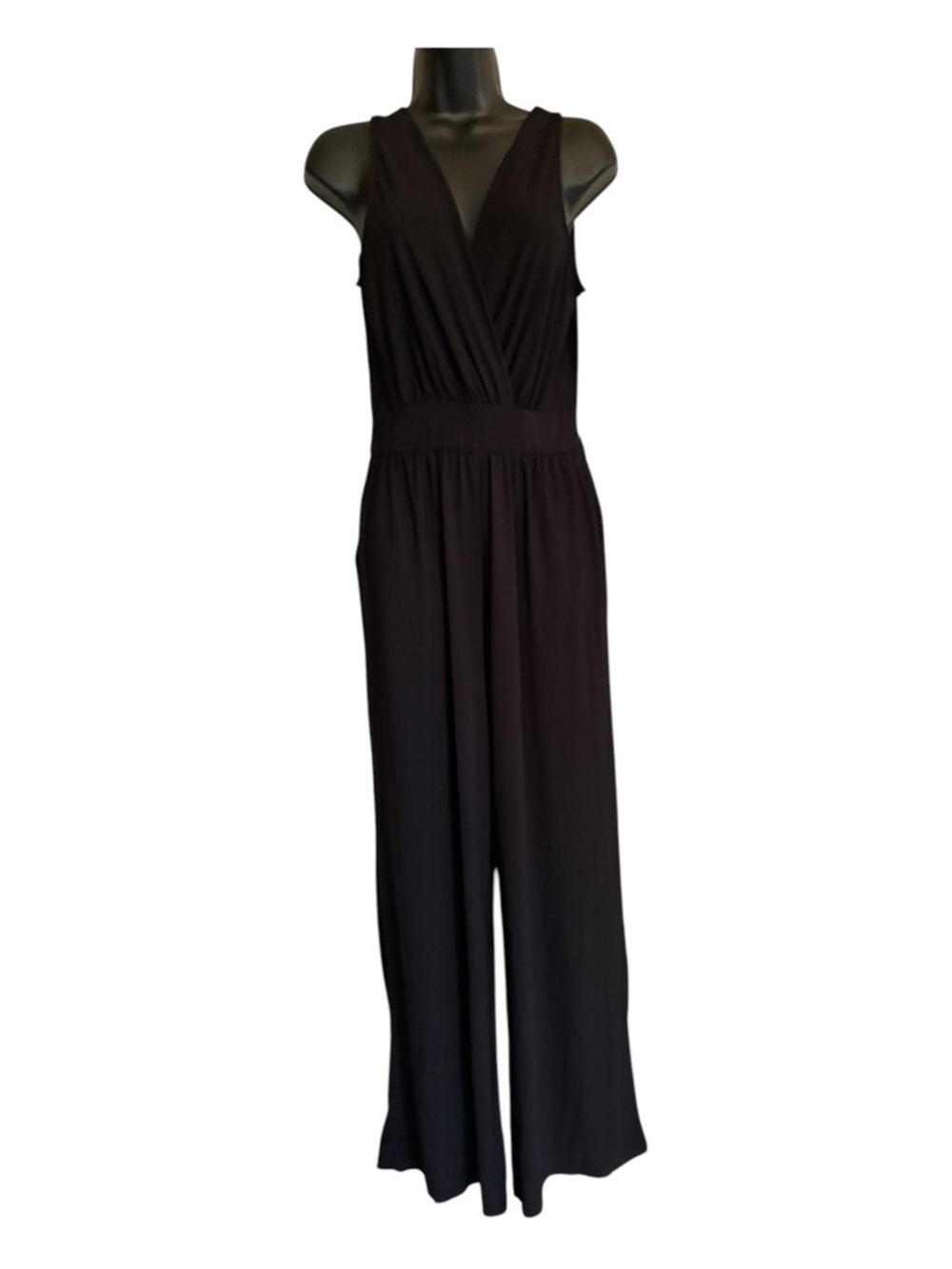 NWT Korye Black Sleeveless V-Neck Jumpsuit - Size M